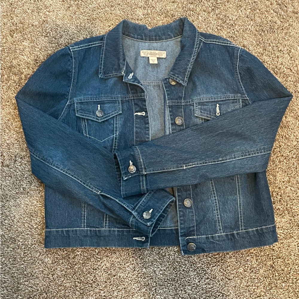 This is a  jean jacket that is perfect for rocking the vintage look.